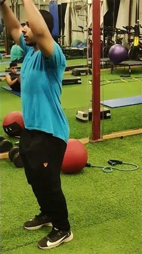 Learn the correct jumping technique to avoid injuries. ⬆️🦵✨#FitnessMotivation #JumpingTechnique