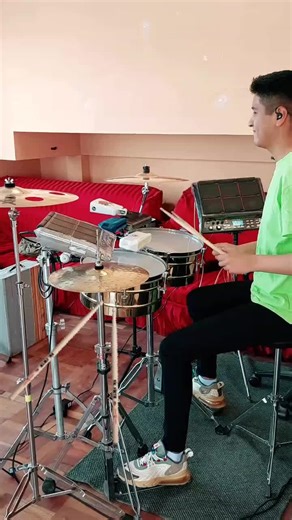 Gracias por sus reacciones del video anterior, hoy decidí ampliar el set y grabar algo un poco a mi estilo. Sígueme para más videos así!!! #cumbiasureña #maroyu #loscapos #drumer #music