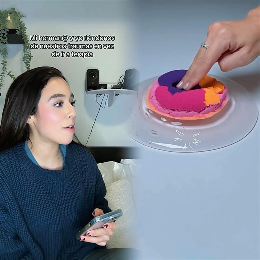 Necesitamos terapia, pero preferimos reír//