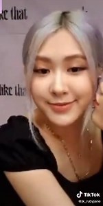 Unforgettable Moment: Lisa Kisses Rosé