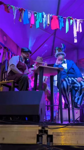 📜🎭 Pregón del Carnaval de Conil 2026 🎉 ¡El Carnaval llegó a Conil! Así vivimos el arranque de las fiestas con el pregón de Antonio Altamirano, cargado de humor, emoción y auténtico espíritu carnavalesco. 🥸 Tras el pregón, el público disfrutó de la chirigota de Los Molinas, “Los compay”, y de la chirigota del Molina y el Melli, “Los que la tienen de mármol”. (Video de la Delegacion De Fiestas Ayuntamiento de Conil) | Viva Conil