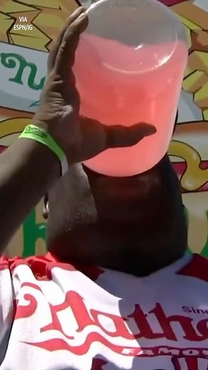 Chugging a gallon of lemonade is WILD 🍋 (via ESPN) | Yahoo Sports