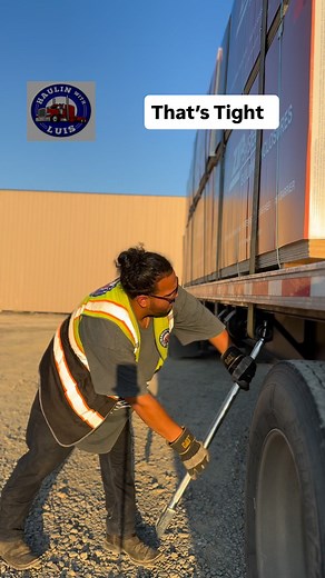 14K views · 249 reactions | Peep the camera set up 藍藍 #truckersreel #trucklifeeveryday #trucktok #BlueCollarPride #HaulingLife #truckerfamily #trucking #truckernation #lifeontheroad #diesellife | Luis Condado | Facebook