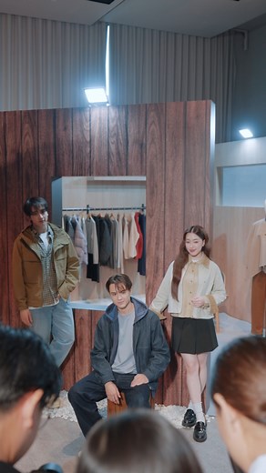 🍂 ต้อนรับฤดูใบไม้ร่วง/ฤดูหนาว 2025 กับ UNIQLO ในงาน UNIQLO Fall/Winter 2025 Season Preview เราได้เผยโฉมไอเทมใหม่ที่สะท้อนคอนเซปต์ “Revisiting Classic” จากเสื้อผ้าคลาสสิกที่ถูกตีความใหม่ให้ร่วมสมัยและสวมใส่ง่าย พร้อมบรรยากาศภายในงานและแขกรับเชิญสุดพิเศษ คุณอ๊ะอาย กรณิศ, คุณไมกี้ ปณิธาน และคุณกองทัพ พีค ที่มาร่วมค้นหาสไตล์ที่ใช่ 🛒 ช้อปคอลเลคชัน UNIQLO Fall/Winter 2025 คลิก! https://s.uniqlo.com/25fw-seasonpreview_event_fb0725 📲 ช้อปผ่าน UNIQLO APP คลิกเลย! https://go.onelink.me/8uYu/fbcapt 📍 ค
