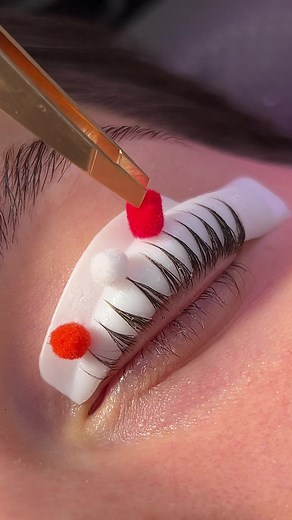 Expert Eyelash Extension Application Process Revealed