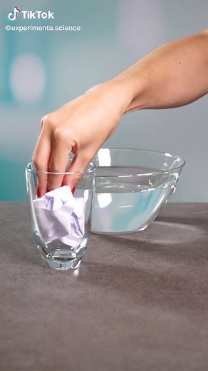 Papier trocken halten: Das Taucherglocken-Experiment