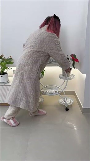 Round living room flower stand. Beautiful, practical, and easy to maintain with its openwork