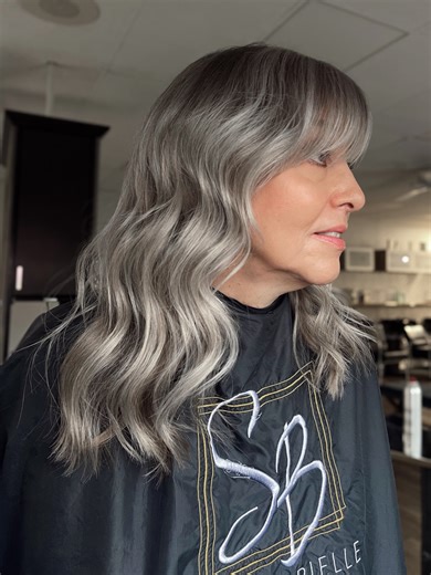 Pale blonde ➝ Silver Luxe gray ✨ Cooler, softer, and way more dimensional. The blend is EVERYTHING. #napervilleillinois #bloomingtonillinois #centralillinois | Jessica.T.Hardman | Facebook