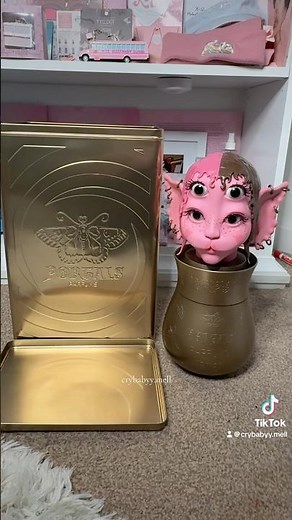 Unbox my portals parfums statue! / #crybaby #thetrilogytour #unboxing #crybabytour #melaniemartinez