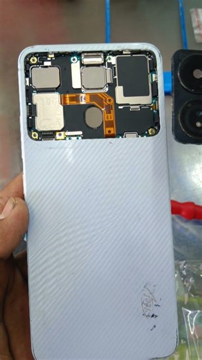a Robot 🤖 hand repering phone