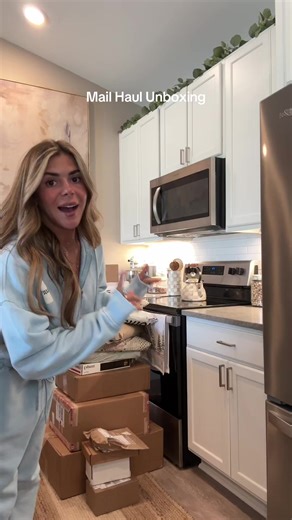 little unboxing from the last few days! 📦✉️ #unboxinghaul #mailhaul #prhaul @HUM Nutrition @Native Pet @Free People @abercrombie @Clarins Official @pradabeauty @UKLASH US @Meshki @Dairy Boy @CYKLAR @BaubleBar @EME STUDIOS @MOTHER @lululemon @Artemis for Dogs 🐾 @Ultra Violette Australian SPF @Lauren Moshi