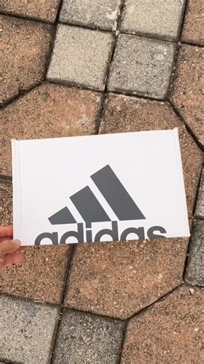 ADIDAS HOOPS 3.0 BOLD✨👟 Basados en un look clásico, comodidad excepcional durante todo el día. Disponibles en @modaurbanasv 🚚Envíos a todo el país 📦 📲77278517 #adidashoops #newarrıvals #adidassneakers | Moda Urbana