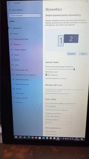 Rozmieszczenie ekranów. Przejście myszy z lewej lub prawej strony ekranu laptopa na drugi monitor.🙂