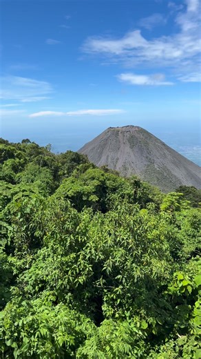 The Izalco Volcano is one of El Salvador’s most iconic natural landmarks and a symbol of the country’s volcanic landscape. Located within Cerro Verde National Park, Izalco sits between the Santa Ana and Cerro Verde volcanoes. It first erupted in 1770, emerging from the flank of the older Ilamatepec (Santa Ana) Volcano. For nearly two centuries, Izalco erupted so frequently that sailors navigating the Pacific coast nicknamed it “The Lighthouse of the Pacific.” At night, its glowing lava could be