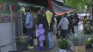 Brooklyn flower shop busy with Mother's Day rush