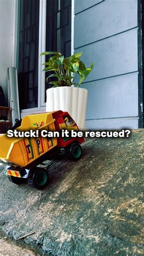 RC Excavator rescue mission 🚜Problem solved 😎 #rcexcavator #rcconstruction #shorts #toys