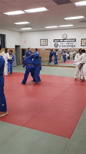 Hollywood Judo Dojo Class Schedule Hollywoodjudo.com Always Accepting New Members Youth (Ages 6-12), Teens (Ages 13 ) and Adult Classes $80 Monthly Auto Pay $90 Month to Month $15 drop in mat fee FREE Saturday Morning RANDORI for teens and adults MONDAY; 5.45-7.15pm Beginners Adults/Teens 13 7.15-9.00pm Advanced Adults/Teens 13 TUESDAY; 5.45-7pm Kids class 6-12 7-8.30pm Intermediate Adults/Teens 13 WEDNESDAY; 5.45-7.15pm Beginners Adults/Teens 13 7.15-9.00pm Advanced Adults/Teens 13 THURSDAY; 5.