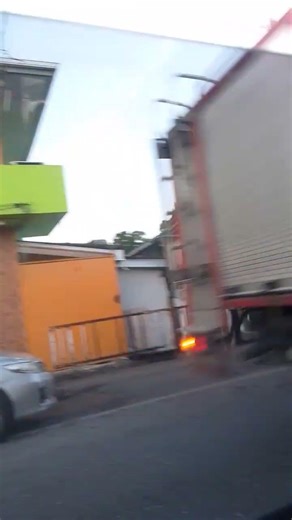 TTFS Fire Truck responding Code 3 #trinidadandtobago