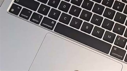 全新平板电脑上市，性能升级带来更流畅使用体验，搭载强劲处理器与高清大屏，办公娱乐更高效，续航提升满足全天需求，轻薄便携适合通勤与居家多场景应用。