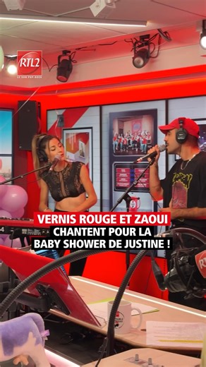 Depuis la rentrée, Justine voulait absolument voir Zaoui et Vernis Rouge pour entendre en live leur titre « Comme des loups ». Alors… SURPRISE ! 🥰 Merci à Vernis Rouge et Zaoui d’être venus ce mercredi matin pour offrir cette jolie surprise à Justine ❤️ | RTL2