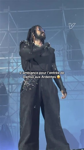 Damso a débuté son show pour @Les Ardentes avec son titre « VANTABLACK » #damso #ardentes #dems