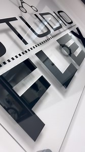 What a team! 💪🏽 Let’s take a moment to recognize these incredibly hardworking, self-employed beauty professionals who make Studio Flex what it is! Caryn & Lisa | The incredible spray tan duo behind Organic Glow- both phenomenal at customizing spray tan formulas to perfection! Lisa holds down the fort while Caryn runs the scene behind the show, making them a dream team. Orlando | Owner of Tranquil Movements, providing the best massages in town- hands down. With a deep understanding of the body 