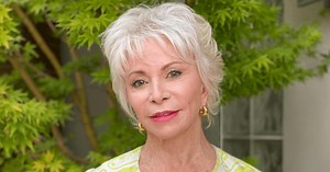 La escritora Isabel Allende celebra hoy sus 80 años