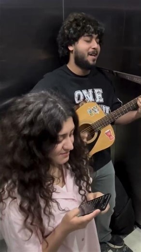 singing in lift 💪|| random girl shocked 😮|| #vocal #shorts #song