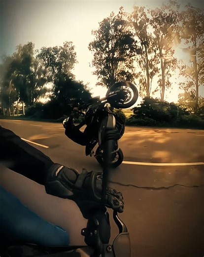 Vishal Rajpoot on Instagram: "Gt 650 X duke250 ☠️. @madpilot_stunts"