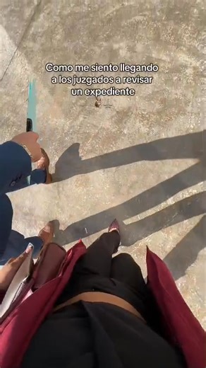 21K views · 379 reactions | Y eso que nadamás me mandaron a promover unas copias 藍⚖️✨ #abogado #abogadopenalista #abogada #estudiantesdederecho #derechopenal #derecho #fblifestyle | Legalmente Conectados | Facebook