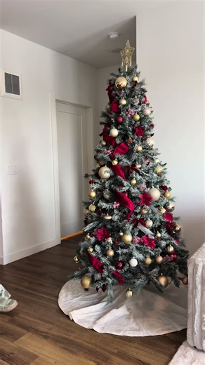 How to Take Down Your Christmas Tree Effortlessly
