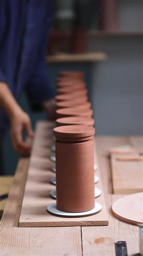 I’ve been sticking my pots like this to the wheel for trimming for years now. I remember first seeing the technique at a demonstration by Japanese potters in Stoke-on-Trent, years ago now, yet it isn’t too be confused with securing a pot to the wheel via its rim. That’s something I never do, as it normally scuffs up and ruins the rim that I’ve already carefully finished. Whereas in this instance, the jar is attached via its base that hasn’t been finished yet, so I don’t mind if it’s marked or da