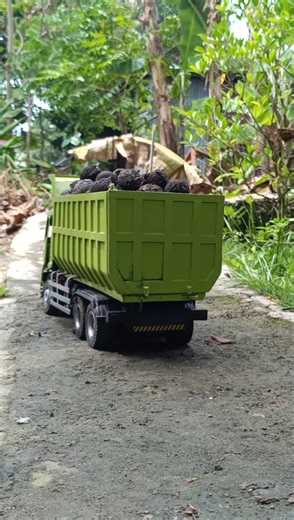 DUMP TRUCK RC HINO 500 RAJA OLENG BERULAH KEMBALI