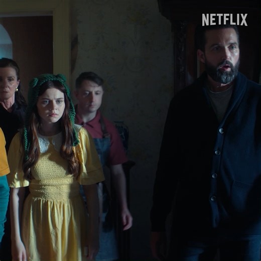 Discovering a corpse that isn't actually your dead friend is one way to break the ice, I guess? 🔎 HOW TO GET TO HEAVEN FROM BELFAST is now playing on Netflix. | Netflix