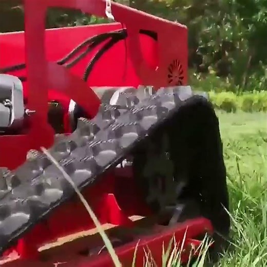 小型汽油除草车果园草坪无线山坡地割草打药推土全自动遥控剪草机