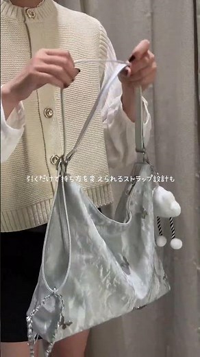 春にぴったりの2WAYバッグ！ ワンショルダーからリュックに変えられる。 大容量で通勤にも通学にも便利！ #バッグ #バッグの中身紹介 #大容量バッグ #通勤バッグ #2wayバング