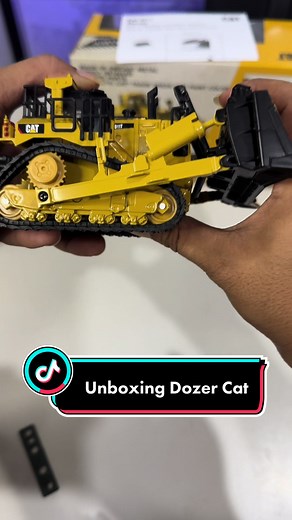 Unboxing Diecast Miniatur Bulldozer Cat D11T #diecast #diecastalatberat #bulldozer #caterpillar #Cat
