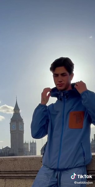 #ad London ready in my #Tods1T sneakers | #TodsSS22 @tods #ad