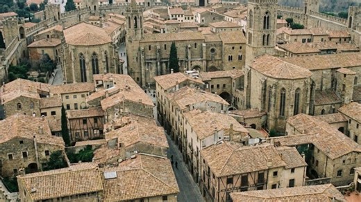 Why medieval cities were built the way they were