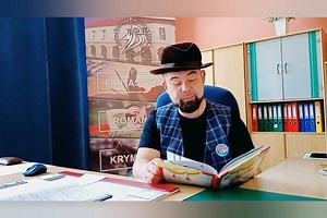 Piękną bajką się żegnamy, po wakacjach zapraszamy! 🙋‍♀️🙋🙋‍♂️ Kochani, kończymy dziś pierwszą edycję cyklu "Chodź, opowiem Ci bajeczkę" 📖🥰 Zachęcamy do posłuchania przezabawnej, ale i pouczającej historii boćka Mikołaja z książeczki "Kapelusz Pani Wrony" Danuty Parlak. Mamy nadzieję, że z przyjemnością słuchaliście bajeczek, które proponowali Wam bibliotekarze i nasi goście specjalni 💚 W wakacje na pewno spotkamy się na plenerowych imprezach. Odwiedzajcie nas w bibliotece - tu zawsze czekaj