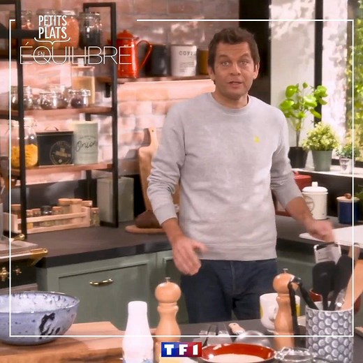 Aujourd'hui c'est la Chandeleur et bientôt l'heure du goûter 🤤 Laurent Mariotte nous donne sa meilleure recette de pâte à crêpes ! Avec en BONUS : un caramel laitier ! Bonne Chandeleur à tous et à toutes 😉 Petits Plats en Equilibre, tous les jours sur TF1 et MYTF1 | TF1