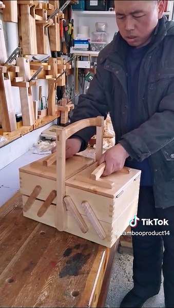 Do you like this wooden storage box?#woodworking #wood #woodartist #carpenter #crafts #crafts #mslbamboo #woodenstoragebox #handmade #boxwithahandle