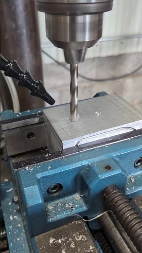 Minimum quantity lubrication, no mist no mess. Find it on the uniststore.com #machining #fabrication