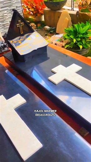 Kijing Makam Kristen Granit Hitam + Salib Batu Marmer Putih 60x160cm👉 ukuran bisa custom