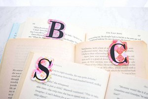 Magnetic Faux Leather Bookmark with Cricut - Craftara Creates