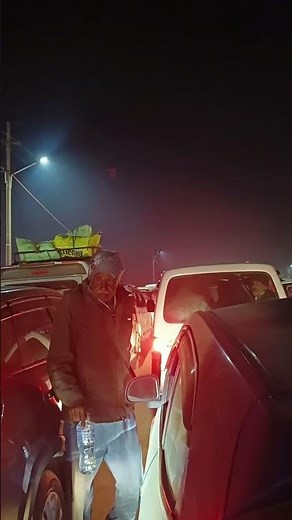 प्रयागराज में यातायात व्यवस्था चरमराई, श्रद्धालु घंटों घंटों जाम में फंसे #apkapradsh#mahakumbh#upcm