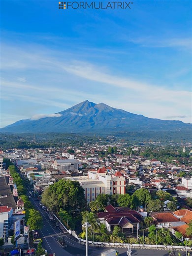 “Salatiga itu di mana, sih?” Pertanyaan ini sering kali muncul saat mendengar bahwa Formulatrix Indonesia berbasis di Salatiga. Padahal, justru di kota ini banyak engineer kami memilih untuk tinggal lebih lama, berkembang lebih jauh, dan membangun karier dengan ritme yang lebih sehat. Lingkungannya mendukung fokus, kolaborasi terasa dekat, dan hidup tetap punya ruang di luar pekerjaan. Kabar baiknya, kesempatan itu sedang terbuka. Kami akan mengadakan dua engineering recruitment event dalam wakt