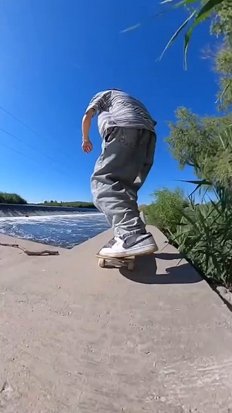 Extreme Skateboarding Jumps Captured Perfectly