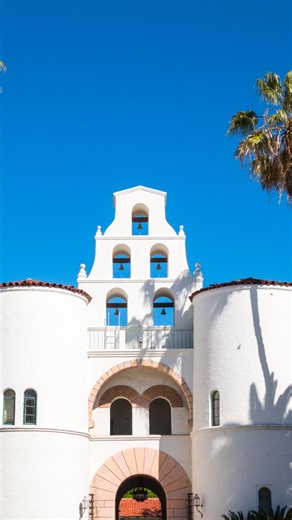 🎓🌮 SDSU College Foodie Guide ⬇️ 🌊✨ We asked our SDSU College Ambassador Keira Bennett (@keira.bennettt) to share her favorite go-to spots for students in San Diego — and this is your ultimate campus-to-city food & hangout playbook. Save this and start checking these off 👇 📚 Best Place to Study: ☕ @livingroomcafe_ — cozy vibes, tons of space, and perfect for long study sessions 🌙 Best Late-Night Food: 🌯 Trujillo’s — the after-hours classic every SDSU student knows 🥘 Best Comfort Meal Duri