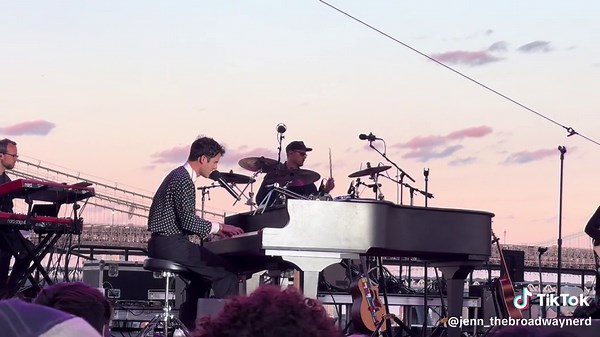 Arthur’s Theme (When You Get Caught Between the Moon and New York City) - Live Performance by Darren Criss at Elsie Fest 2024